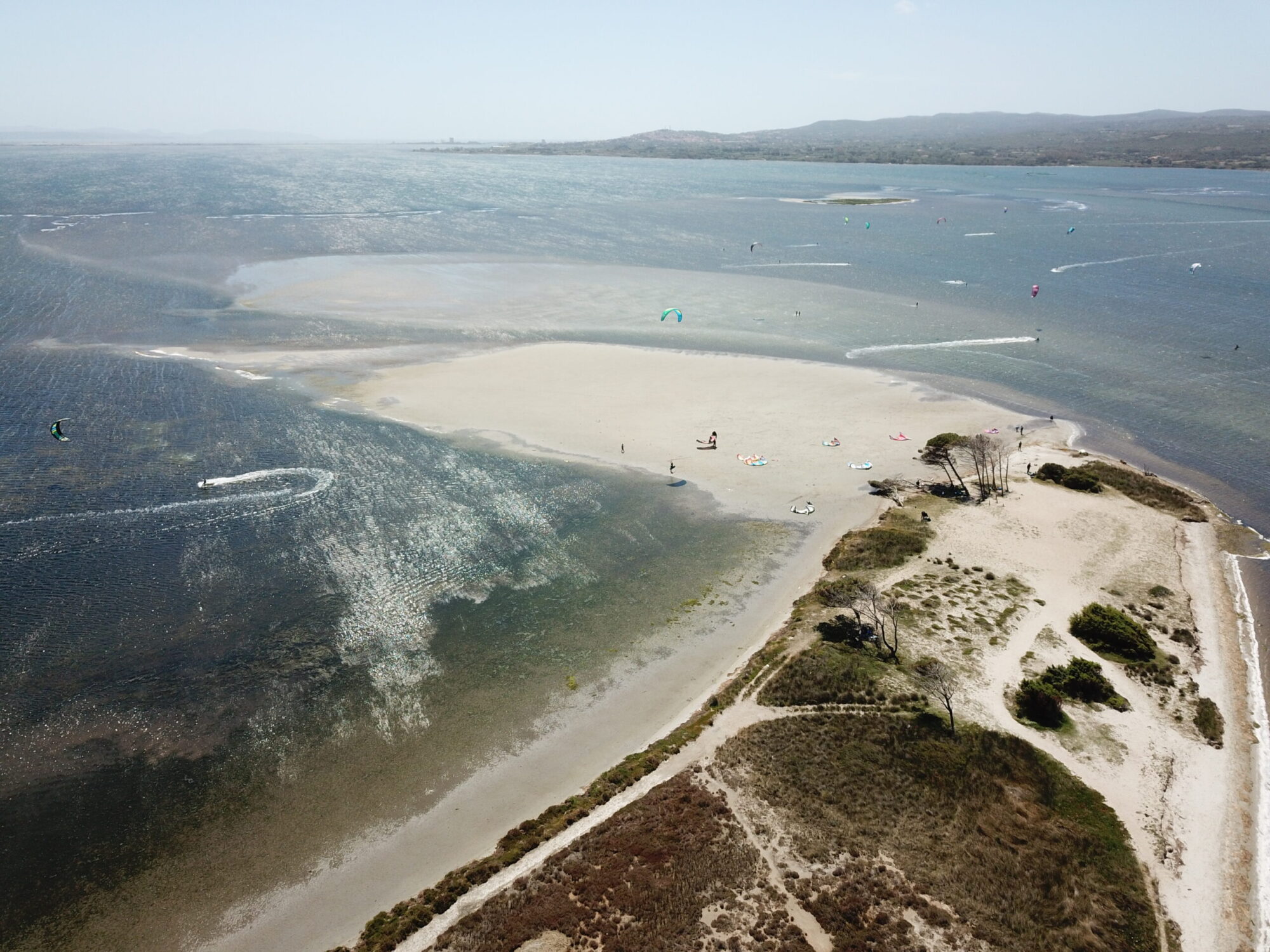 Der beste Kitesurf-Spot Sardiniens mit flachem Wasser